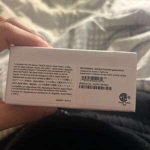 Apple AirPods Pro 2nd Gen with White Case